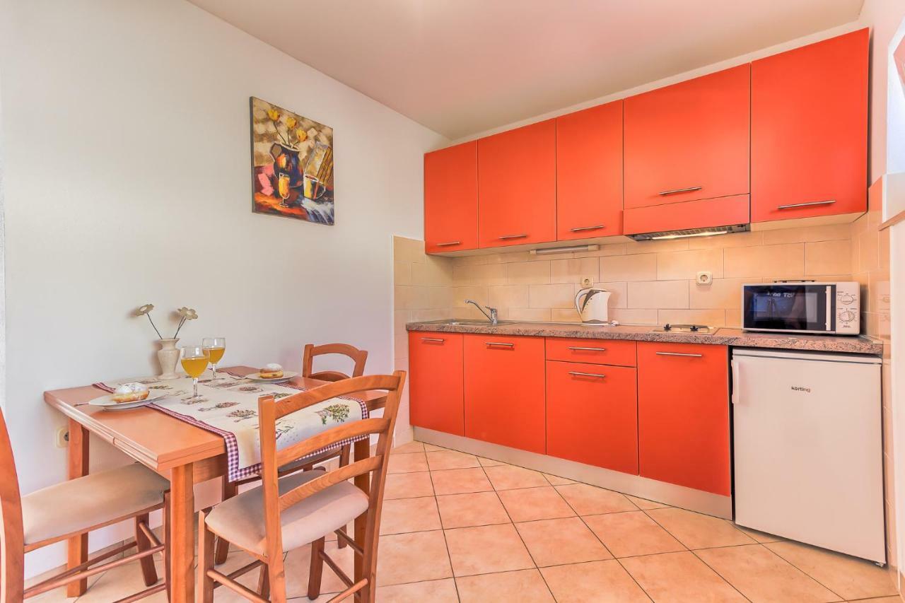 Apartments Katarina Bol Extérieur photo