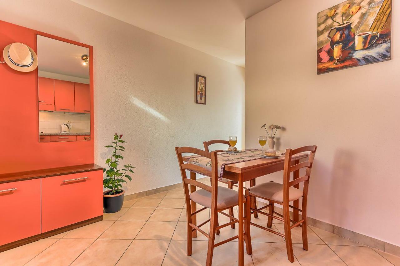 Apartments Katarina Bol Extérieur photo