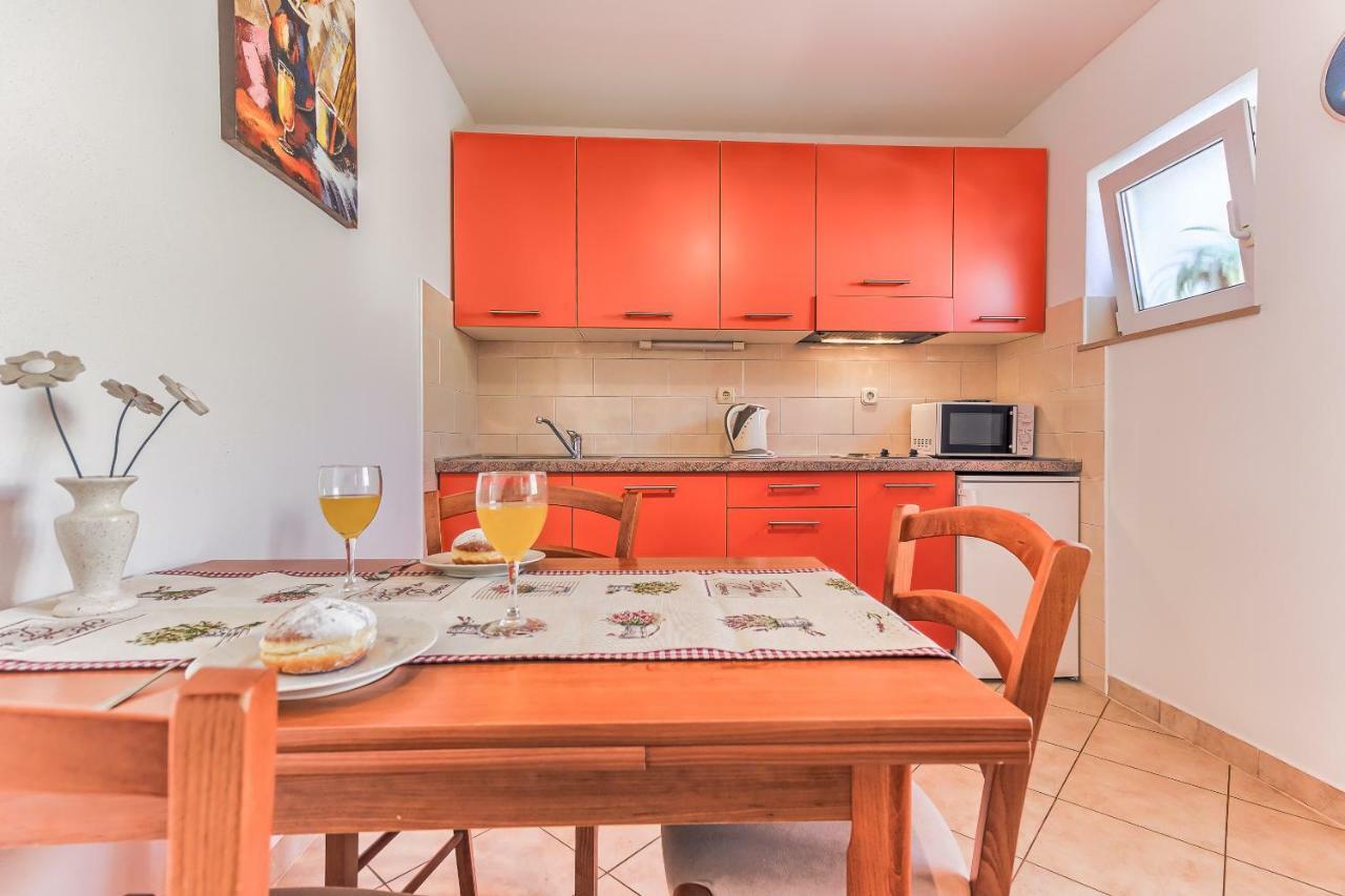 Apartments Katarina Bol Extérieur photo